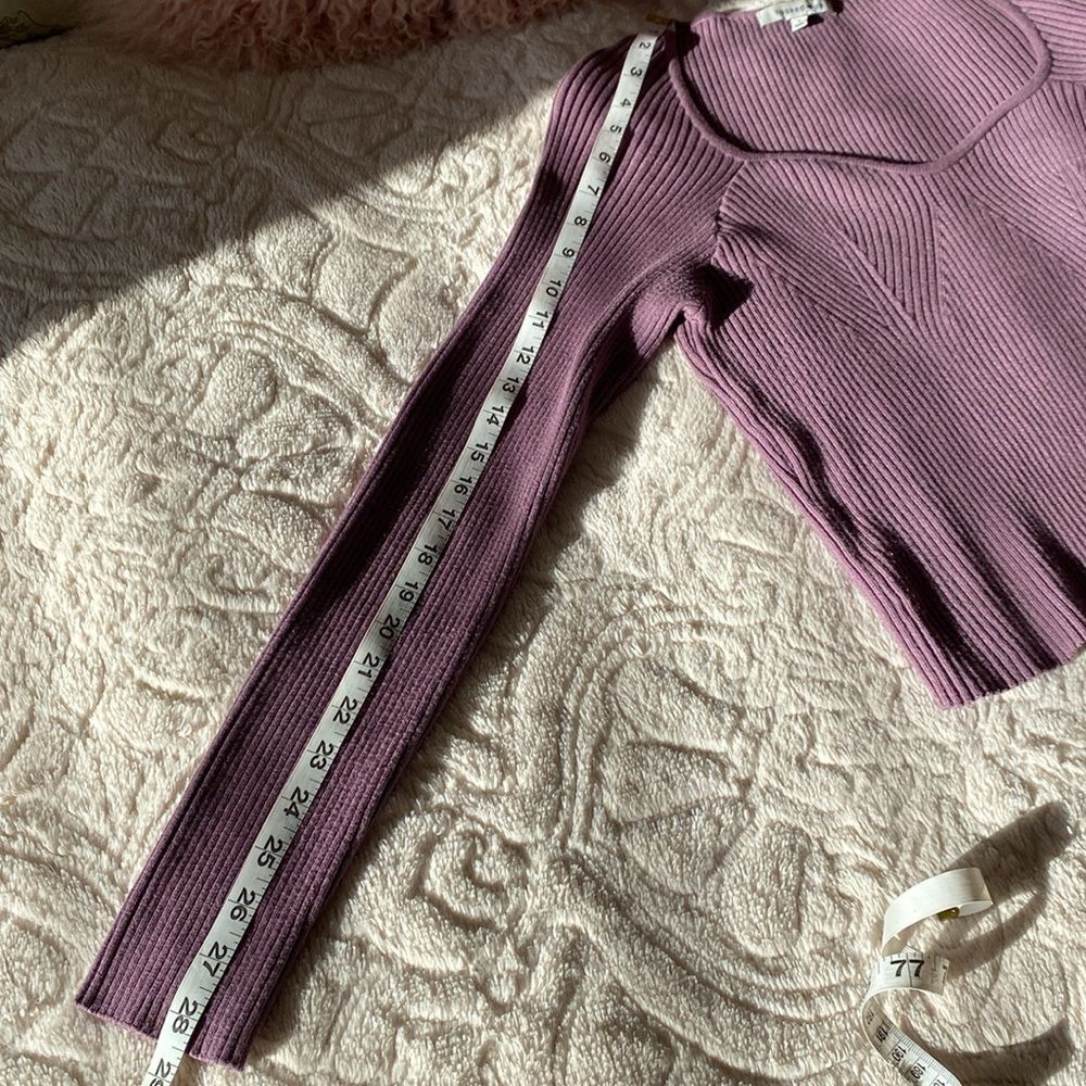 Sweater knit heart shaped neckline in lavender flattering knit detailing. Large - Picture 6 of 10